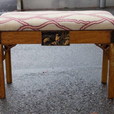 چارپایه پیانو ادواردین از چوب ساتن ساخته شده در اواخر قرن نوزدهم